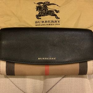 Burberry house check wallet